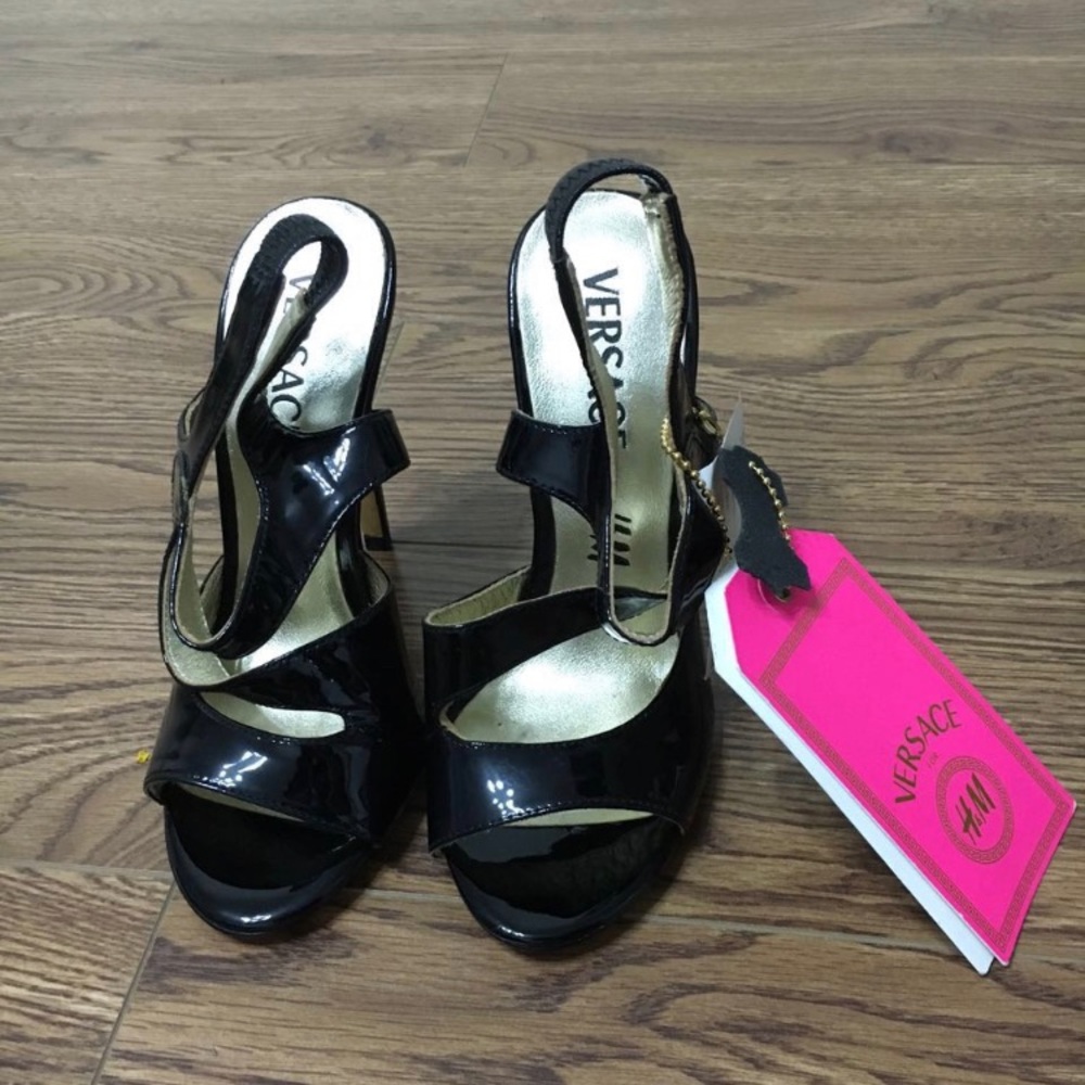 BNWT Versace H&M sandals 6 high heels